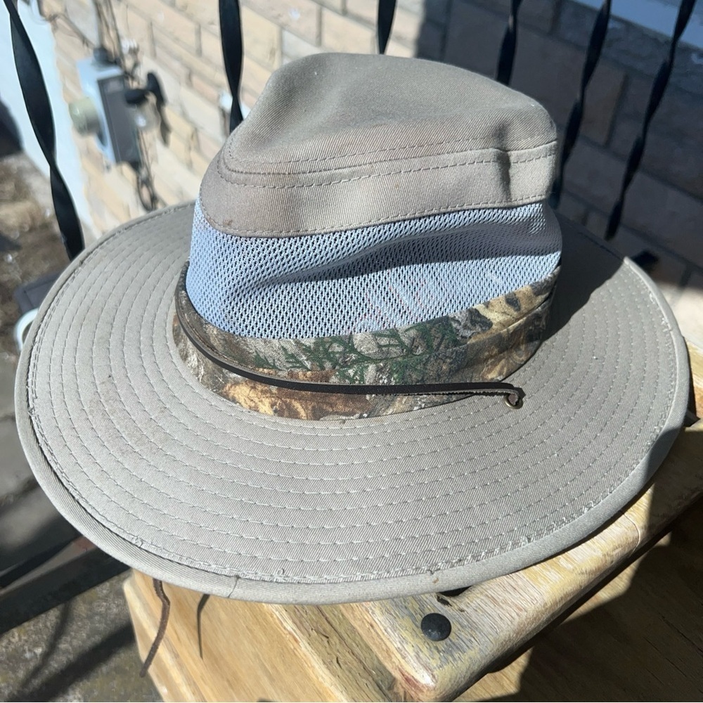 Realtree Mens Camo Safari Style Large Brim Hunting Hat (small Light Stains, PIC)